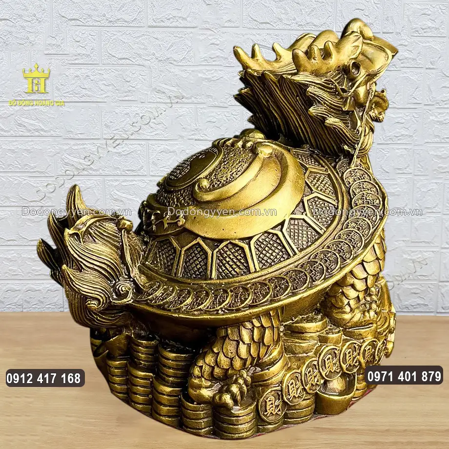 Từng họa tiết hoa văn tr&ecirc;n vật phẩm được chạm khắc sắc n&eacute;t
